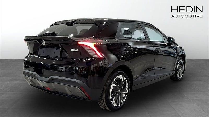 Begagnad MG MG4 EV 125 kW (170 HK) 2024 Svart Halvkombi