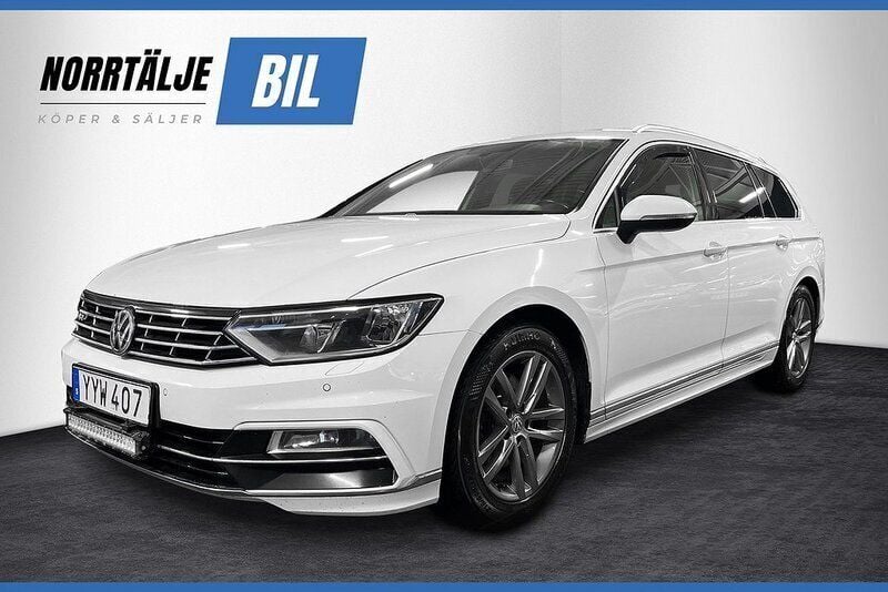 Vit Begagnad 2017 VW Passat R-line Kombi | 159 900 kr (Bra pris) - Bild 1/3