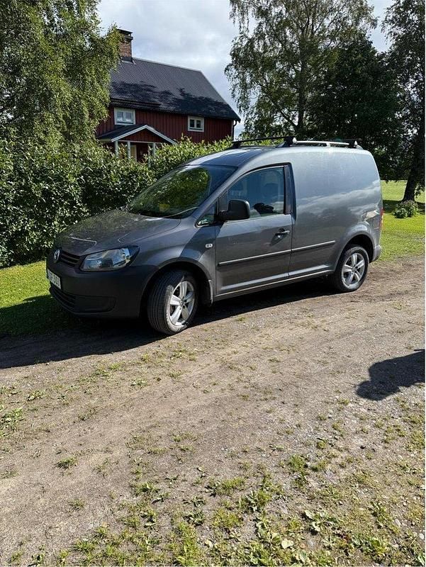 Grå Begagnad 2012 VW Caddy Minibuss | 50 000 kr (Superpris) - Bild 1/4