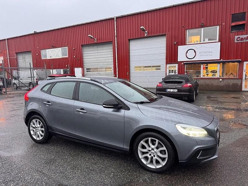Begagnad Volvo V40 152 HK (111 kW) 2019 Grå Halvkombi