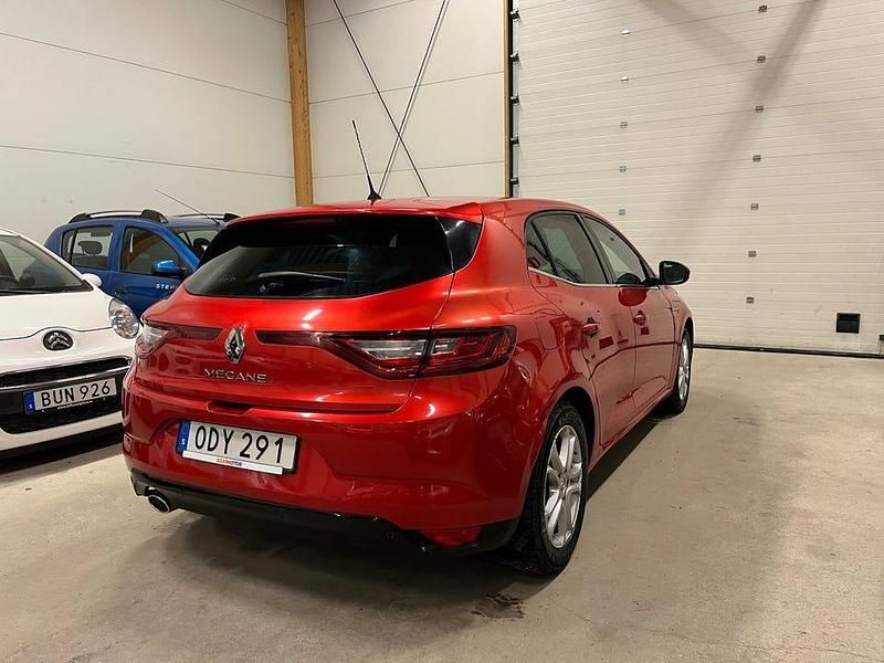 Begagnad Renault Mégane III 132 HK (97 kW) 2016 Röd