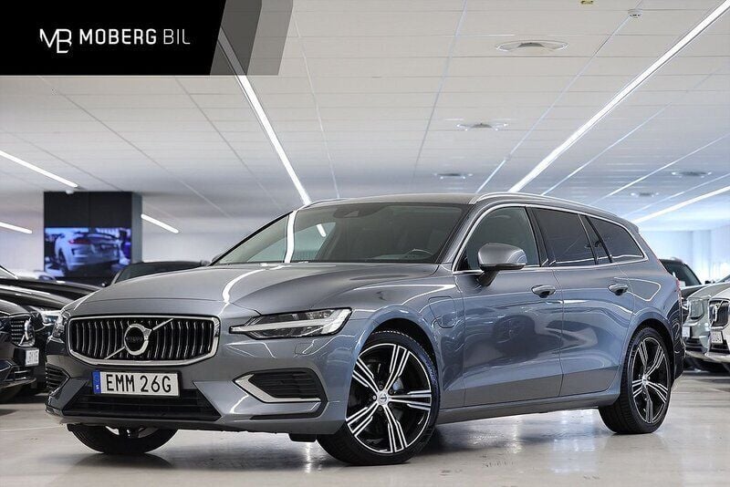 Grå Begagnad 2021 Volvo V60 Inscription Kombi | 244 900 kr (Marknadspris) - Bild 1/3