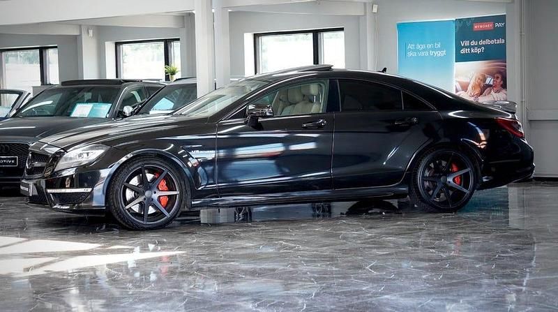 Begagnad Mercedes CLS63 AMG AMG 525 HK (386 kW) 2012 Ljusgrå (grå) Sportkupé