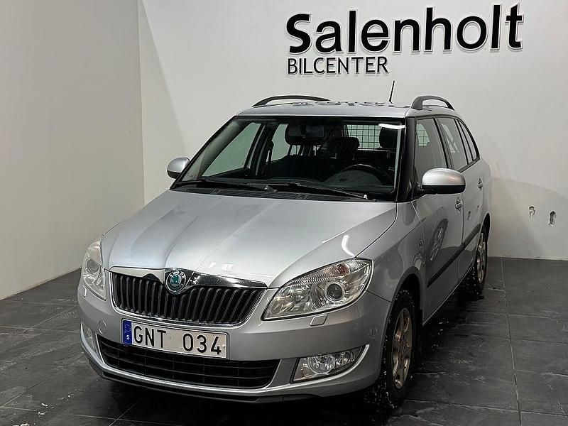 Silver Begagnad 2013 Skoda Fabia Elegance Kombi | 39 900 kr (Marknadspris) - Bild 1/4