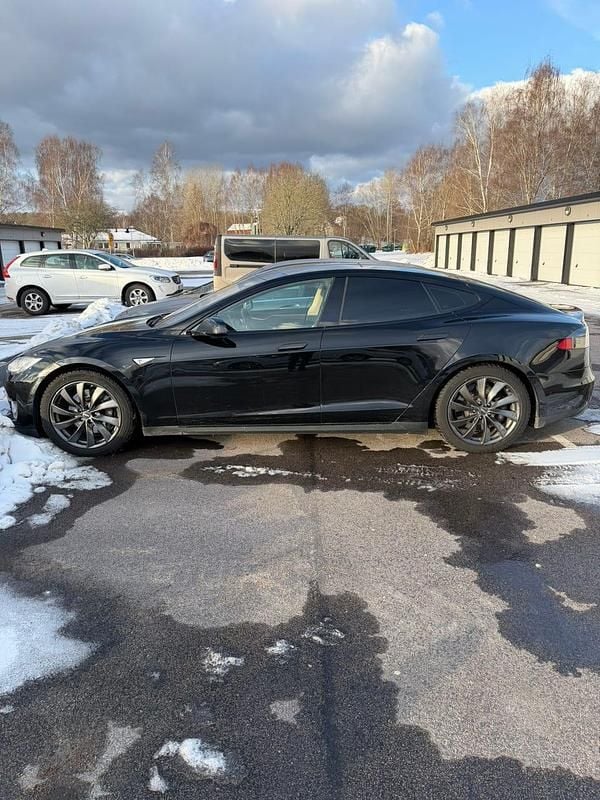 Begagnad Tesla Model S 311 kW (423 HK) 2015 Halvkombi