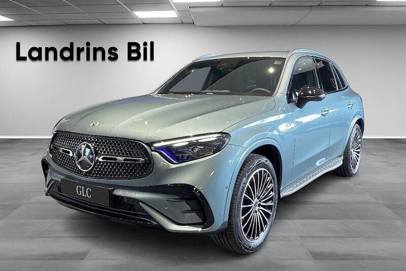 Grön Ny 2025 Mercedes GLC300e AMG line SUV | 828 500 kr (Dyr) - Bild 1/4