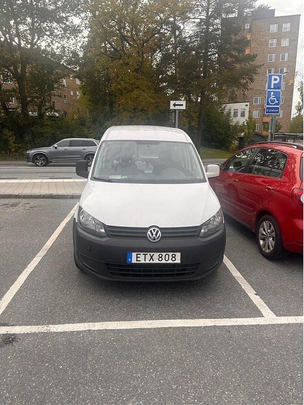 Vit Begagnad 2015 VW Caddy Maxi Minibuss | 169 000 kr - Bild 1/4