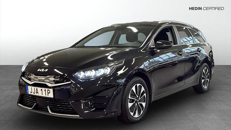 Svart (black) Begagnad 2023 Kia Ceed Sportswagon Kombi | 249 900 kr (Marknadspris) - Bild 1/4