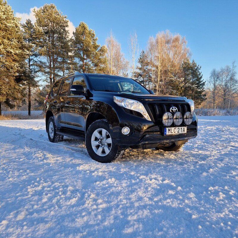 Svart Begagnad 2016 Toyota Land Cruiser SUV | 379 500 kr (Bra pris) - Bild 1/4