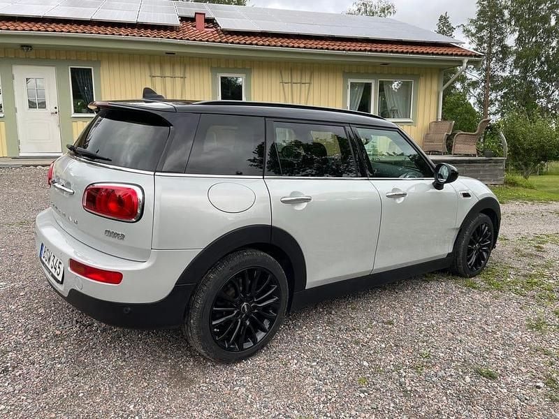 Begagnad Mini Clubman 136 HK (100 kW) 2019 White silver metallic under jet black Kombi