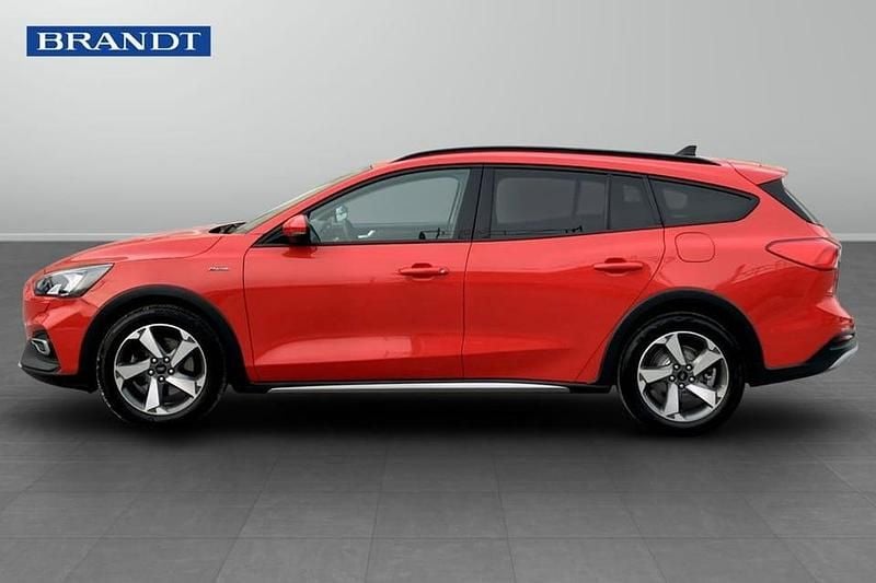 Begagnad Ford Focus Active 126 HK (92 kW) 2022 Röd Kombi