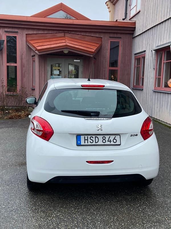Begagnad Peugeot 208 82 HK (60 kW) 2015 Halvkombi