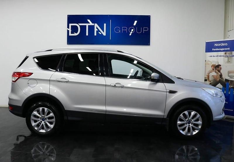 Grå Begagnad 2014 Ford Kuga Titanium SUV | 99 500 kr (Marknadspris) - Bild 1/4
