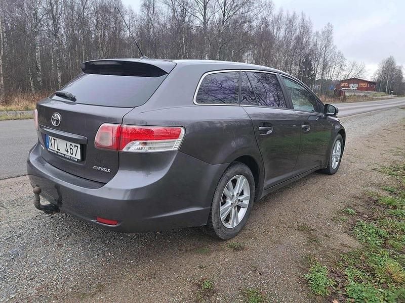 Begagnad Toyota Avensis 126 HK (92 kW) 2011 Kombi
