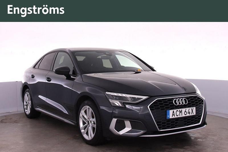 Grå Begagnad 2023 Audi A3 Advanced Plus Sedan | 279 000 kr (Marknadspris) - Bild 1/4