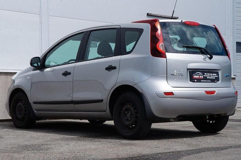 Begagnad Nissan Note 89 HK (65 kW) 2010 Silver Minibuss