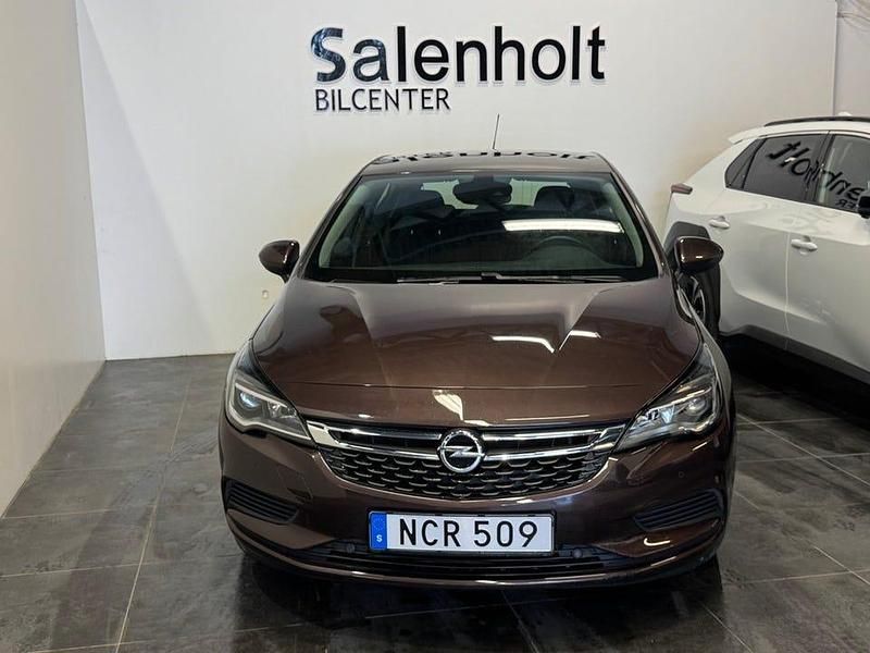 Begagnad Opel Astra Enjoy 125 HK (91 kW) 2016 Brun Halvkombi
