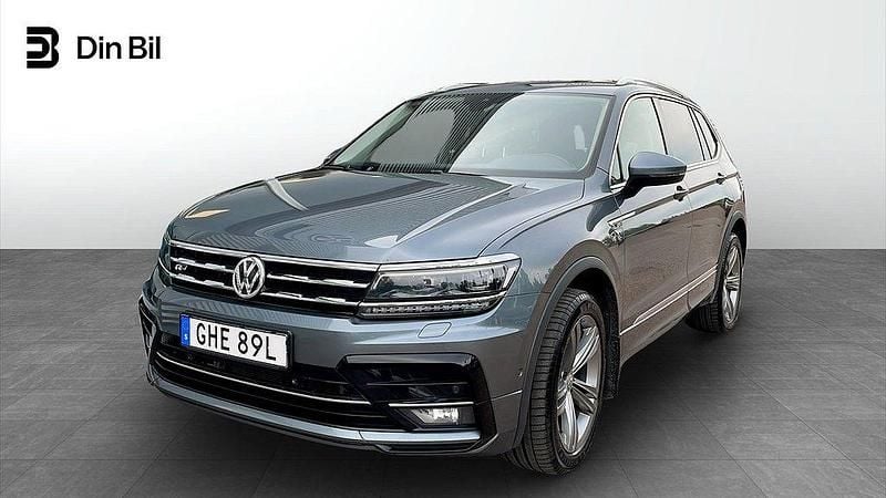 Mörkgrå (platinum grey metallic) Begagnad 2020 VW Tiguan Allspace Comfortline SUV | 239 000 kr (Marknadspris) - Bild 1/4