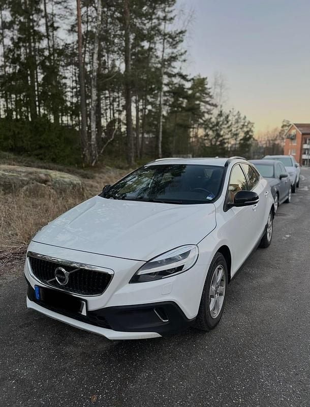 Begagnad 2019 Volvo V40 CC Kombi | 180 000 kr (Bra pris) - Bild 1/4