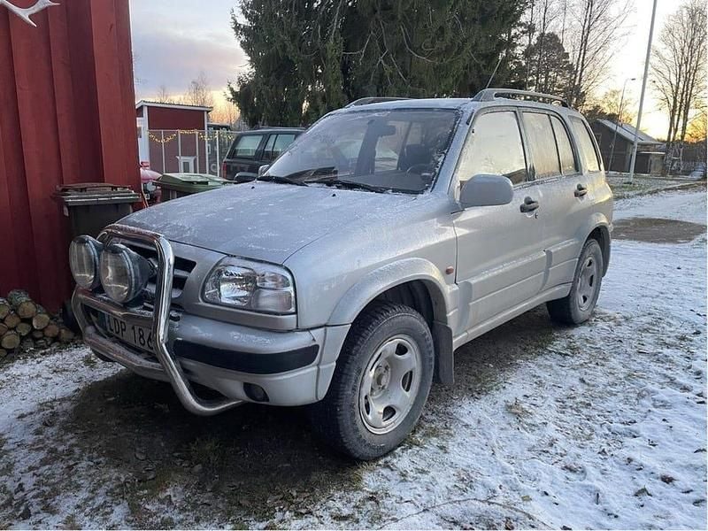 Begagnad 1999 Suzuki Grand Vitara SUV | 32 000 kr - Bild 1/4