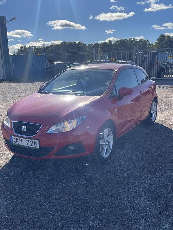 Röd Begagnad 2011 Seat Ibiza Sport Halvkombi | 39 000 kr - Bild 1/4