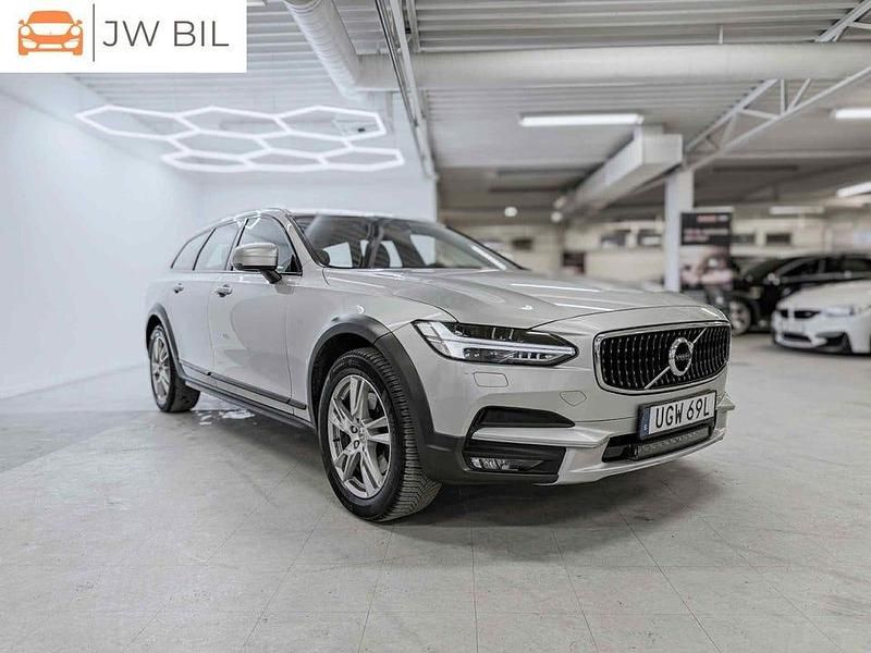 Silver Begagnad 2019 Volvo V90 CC Momentum Kombi | 279 000 kr (Bra pris) - Bild 1/4