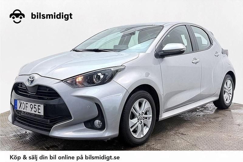 Silver Begagnad 2023 Toyota Yaris Active Halvkombi | 209 700 kr (Bra pris) - Bild 1/3