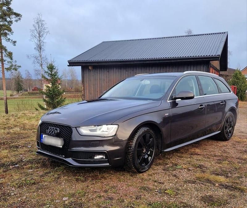 Lavagrå, pärleffekt Begagnad 2015 Audi A4 S-Line Kombi | 85 000 kr (Bra pris) - Bild 1/4