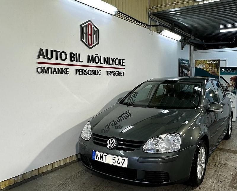 Grön Begagnad 2006 VW Golf V Trendline Halvkombi | 39 900 kr (Marknadspris) - Bild 1/4