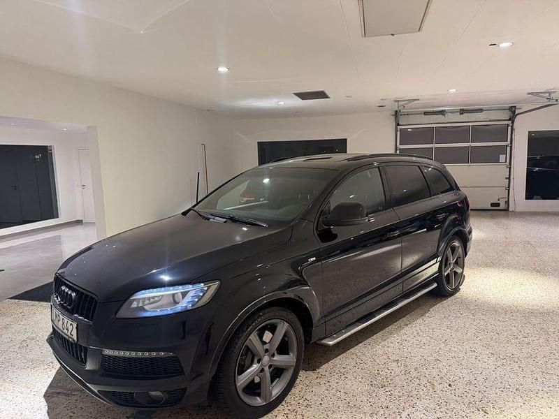 Grå Begagnad 2010 Audi Q7 S-Line SUV | 98 900 kr (Lite dyr) - Bild 1/4