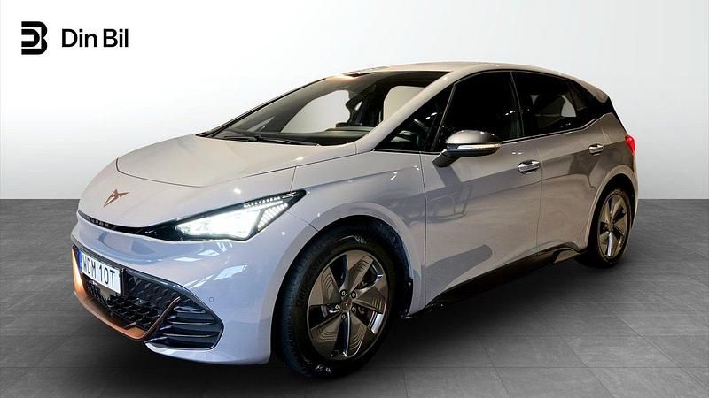 Ljusgrå (vapor grey) Begagnad 2023 Cupra Born Halvkombi | 254 900 kr (Marknadspris) - Bild 1/4