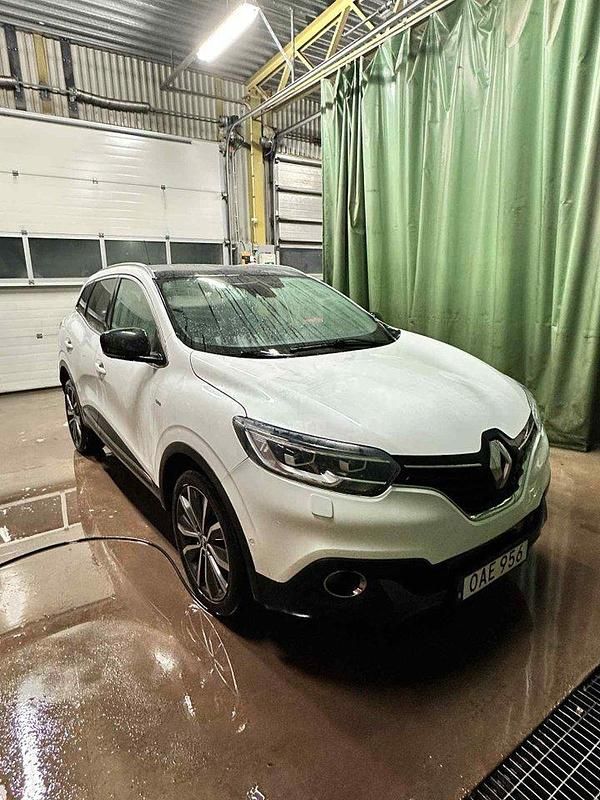 Vit Begagnad 2016 Renault Kadjar SUV | 105 000 kr (Marknadspris) - Bild 1/4
