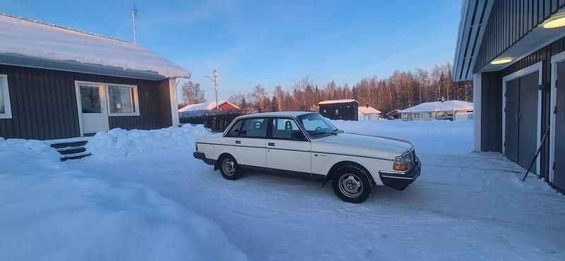 Begagnad Volvo 240 115 HK (84 kW) 1988