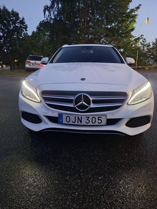 Vit Begagnad 2018 Mercedes C180 Kombi | 175 000 kr (Superpris) - Bild 1/4