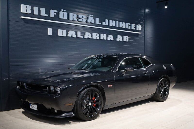Mörkgrå Begagnad 2014 Dodge Challenger Sportkupé | 369 000 kr - Bild 1/4