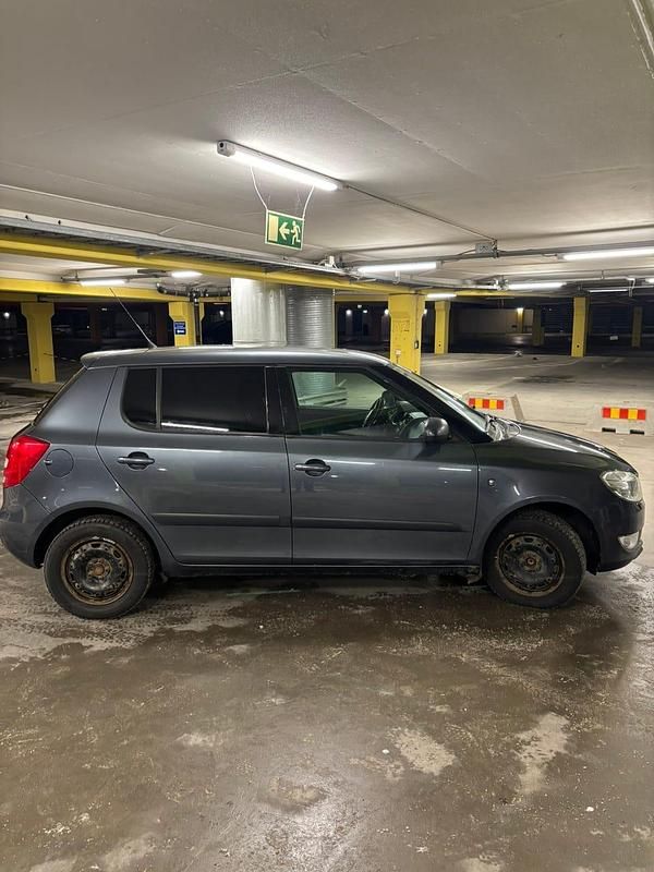 Begagnad 2011 Skoda Fabia Halvkombi | 25 000 kr (Dyr) - Bild 1/4