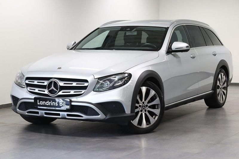 Silver Begagnad 2018 Mercedes E220 Avantgarde Kombi | 319 000 kr (Marknadspris) - Bild 1/4