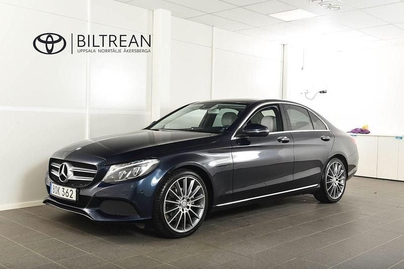 Mörkblå Begagnad 2016 Mercedes C180 Avantgarde Sedan | 228 900 kr (Marknadspris) - Bild 1/4