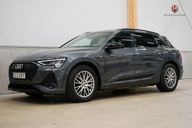 Begagnad Audi e-tron S-Line 300 kW (408 HK) 2021 Grå SUV