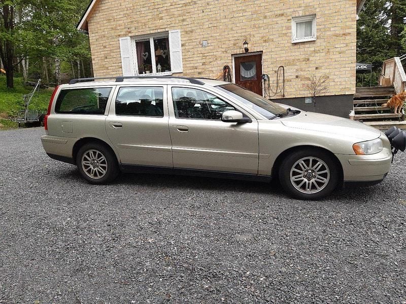 Brun Begagnad 2007 Volvo V70 Kinetic Kombi | 20 000 kr (Bra pris) - Bild 1/4