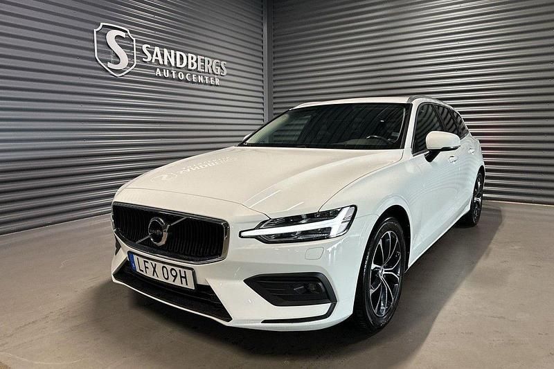 Vit Begagnad 2019 Volvo V60 Momentum Kombi | 217 500 kr (Lite dyr) - Bild 1/4
