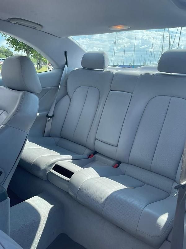 Begagnad Mercedes CLK230 197 HK (144 kW) 2001 Metallic röd Sportkupé