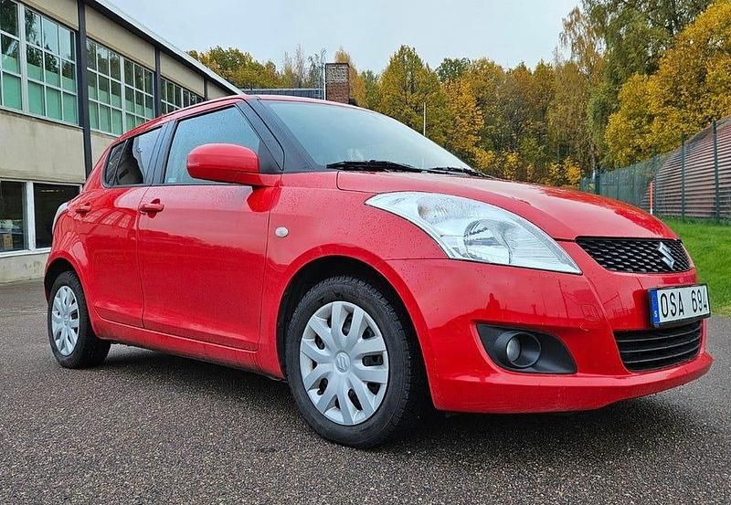 Begagnad 2013 Suzuki Swift Halvkombi | 65 000 kr - Bild 1/4