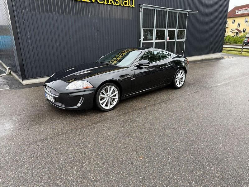 Svart Begagnad 2010 Jaguar XKR Sportkupé | 359 000 kr - Bild 1/4