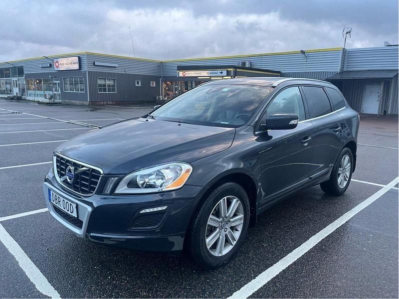 Grå Begagnad 2013 Volvo XC60 SUV | 109 999 kr (Bra pris) - Bild 1/4
