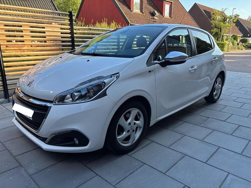 Vit Begagnad 2016 Peugeot 208 Halvkombi | 89 000 kr (Bra pris) - Bild 1/4