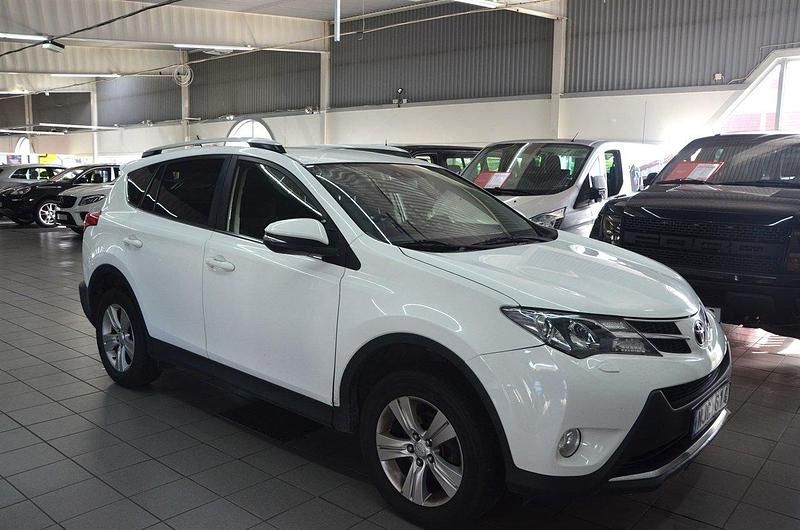 Vit Begagnad 2013 Toyota RAV4 Active SUV | 139 900 kr (Marknadspris) - Bild 1/4
