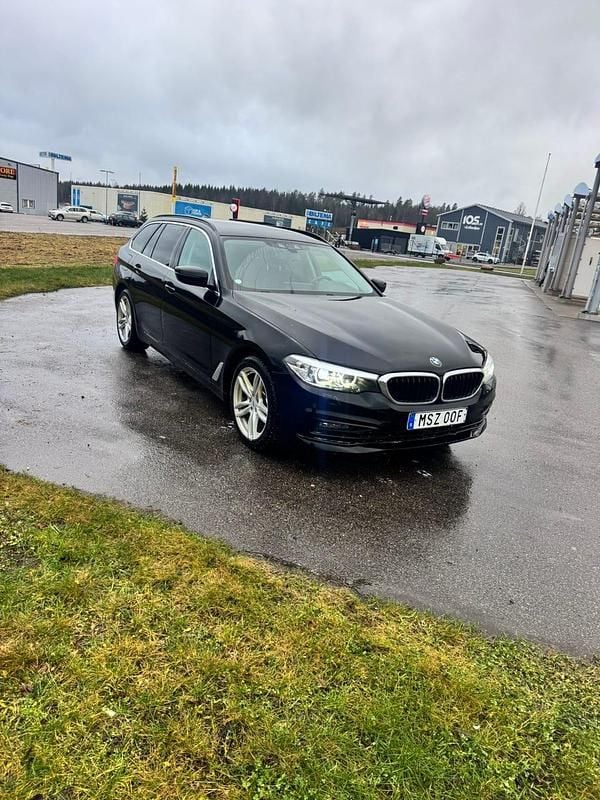 Begagnad 2020 BMW 520 Kombi | 252 500 kr (Marknadspris) - Bild 1/4