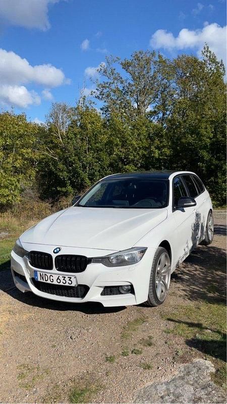 Vit Begagnad 2013 BMW 320 M Sport Kombi | 110 000 kr (Lite dyr) - Bild 1/4