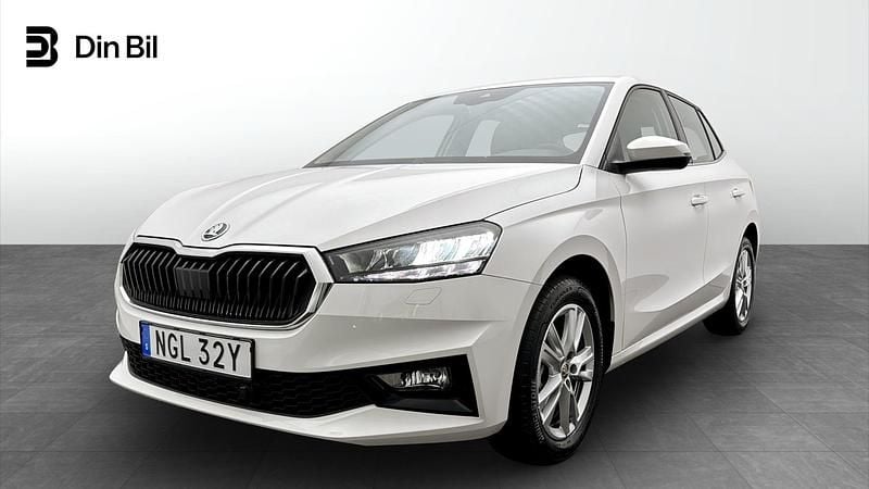 Begagnad Skoda Fabia Comfort 112 HK (82 kW) 2023 Vit (moon white metallic) Halvkombi